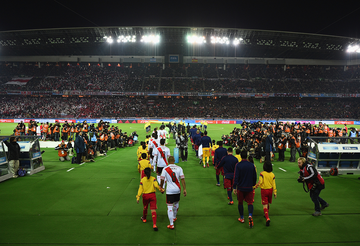 大国之间的比赛，球迷热情支持