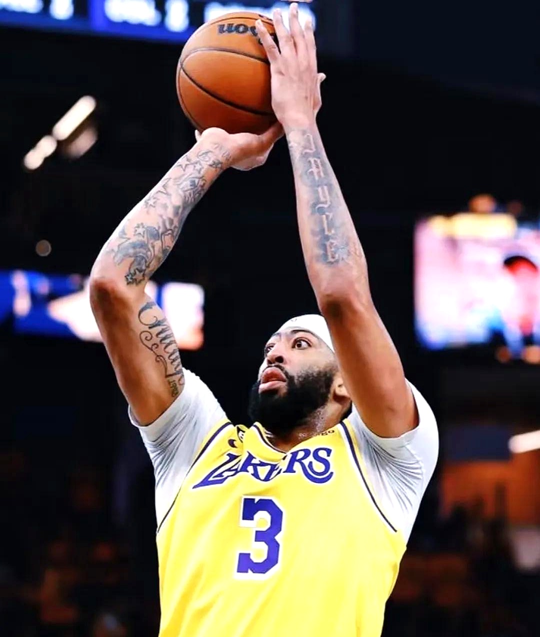 浓眉哥回归赛场，连败首场状态亮眼，巴黎圣日耳曼观众沸腾！